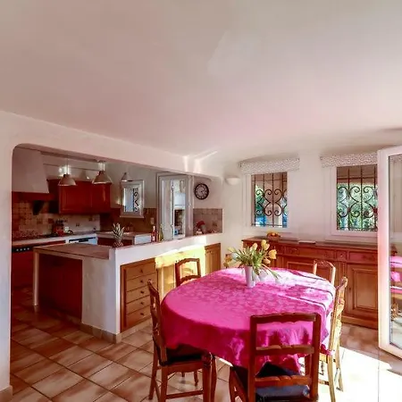 Boulouris-sur-mer Sleeps 8 Pool Wifi 불루리스-쉬르-메르