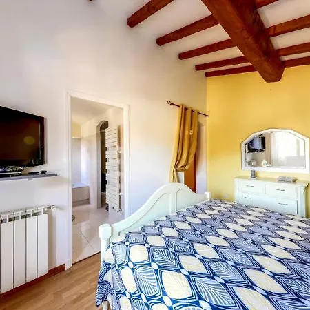 Boulouris-sur-mer Sleeps 8 Pool Wifi *